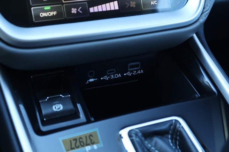 Subaru Outback Vehicle Full-screen Gallery Image 37