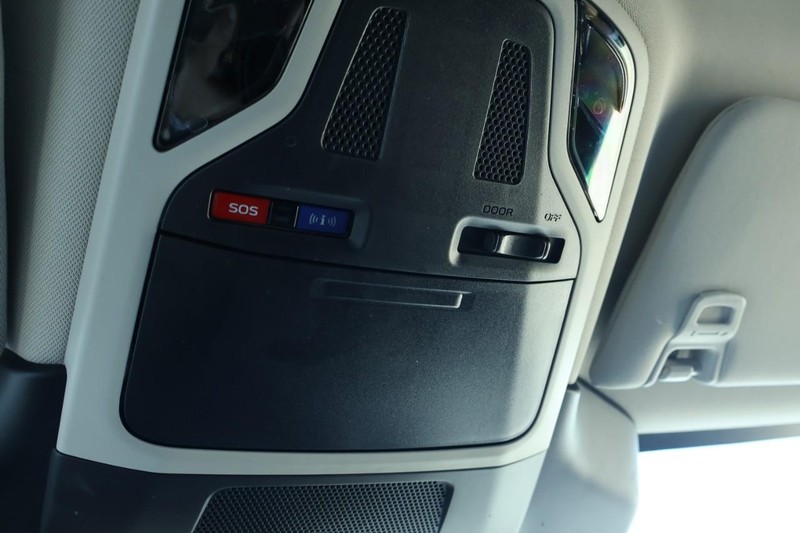 Subaru Outback Vehicle Full-screen Gallery Image 40