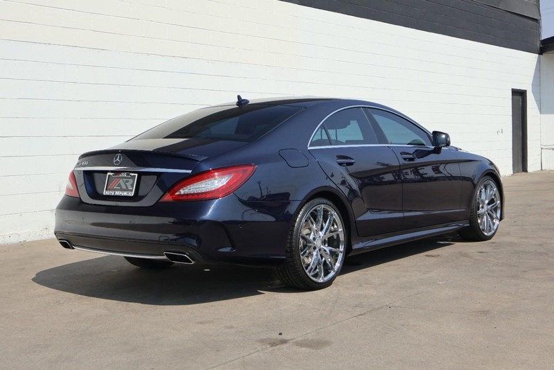 Mercedes-Benz CLS 400 Vehicle Full-screen Gallery Image 05