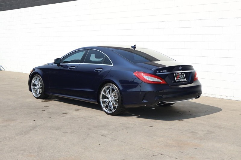 Mercedes-Benz CLS 400 Vehicle Full-screen Gallery Image 11