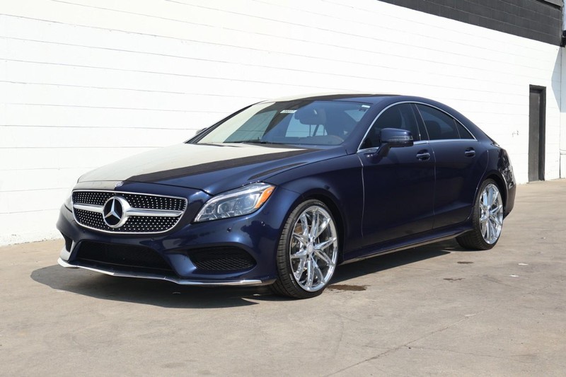 Mercedes-Benz CLS 400 Vehicle Full-screen Gallery Image 13