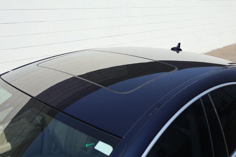 Mercedes-Benz CLS 400 Vehicle Full-screen Gallery Image 14