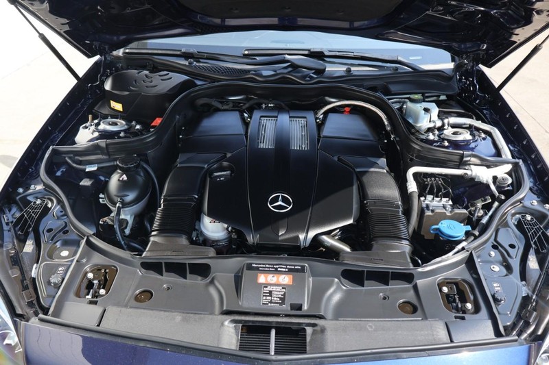 Mercedes-Benz CLS 400 Vehicle Full-screen Gallery Image 15