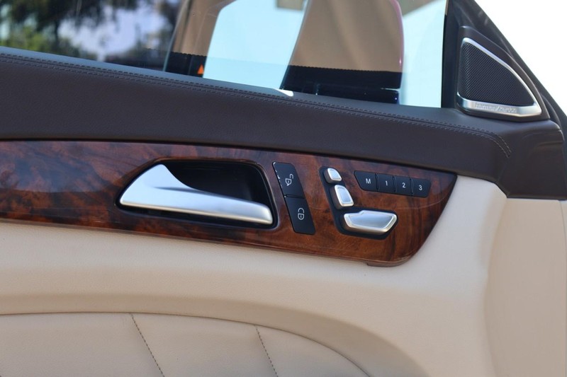 Mercedes-Benz CLS 400 Vehicle Full-screen Gallery Image 18