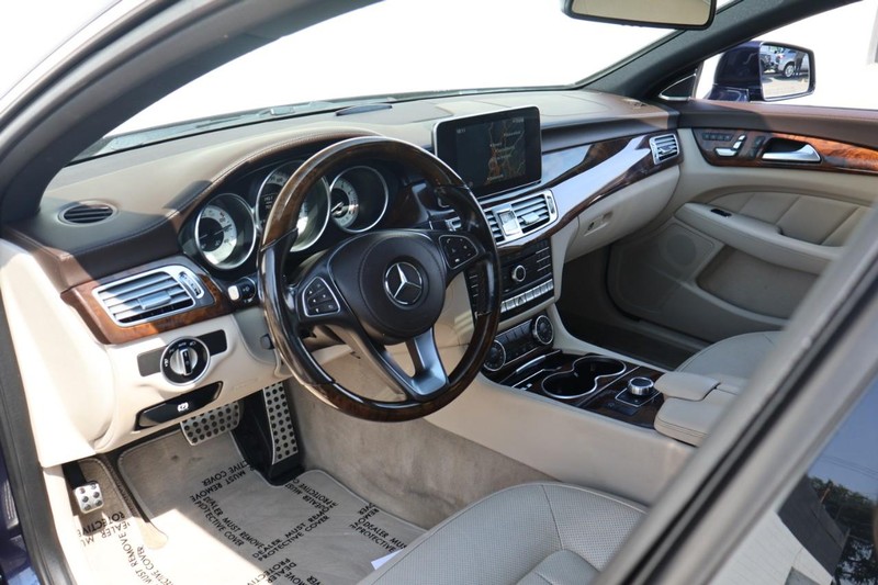 Mercedes-Benz CLS 400 Vehicle Full-screen Gallery Image 19