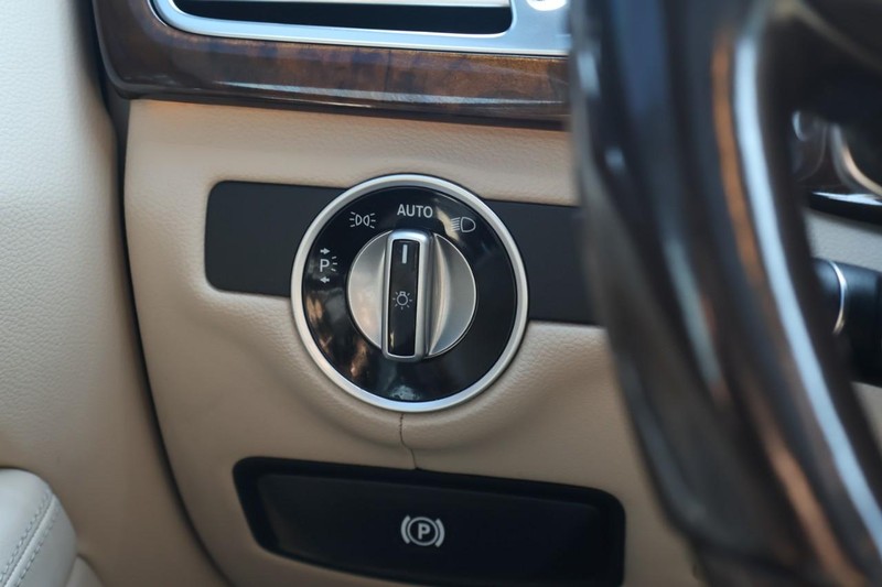 Mercedes-Benz CLS 400 Vehicle Full-screen Gallery Image 20