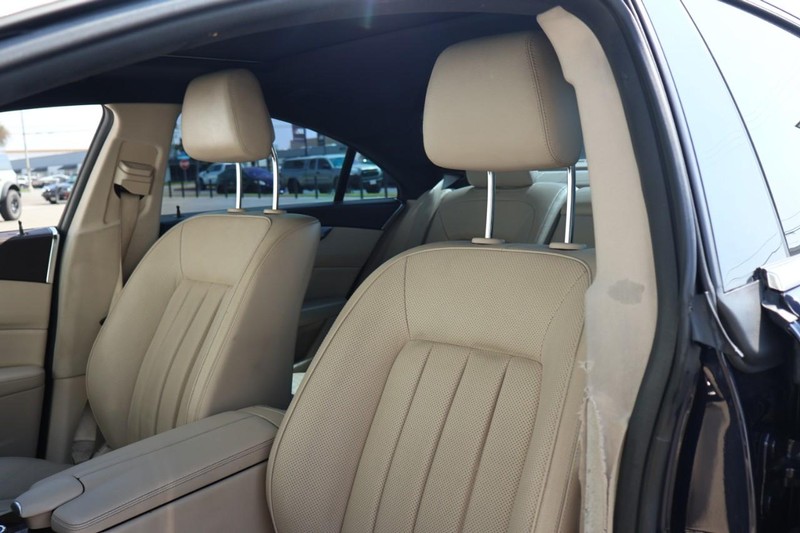 Mercedes-Benz CLS 400 Vehicle Full-screen Gallery Image 22