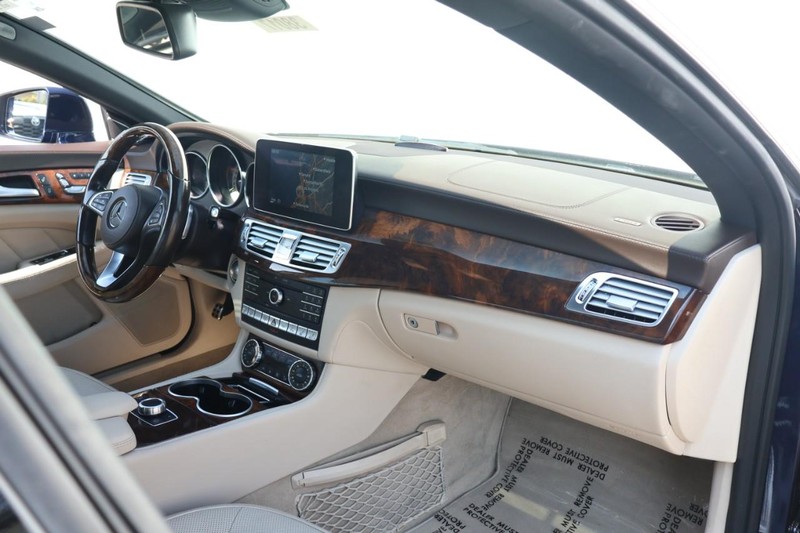 Mercedes-Benz CLS 400 Vehicle Full-screen Gallery Image 23