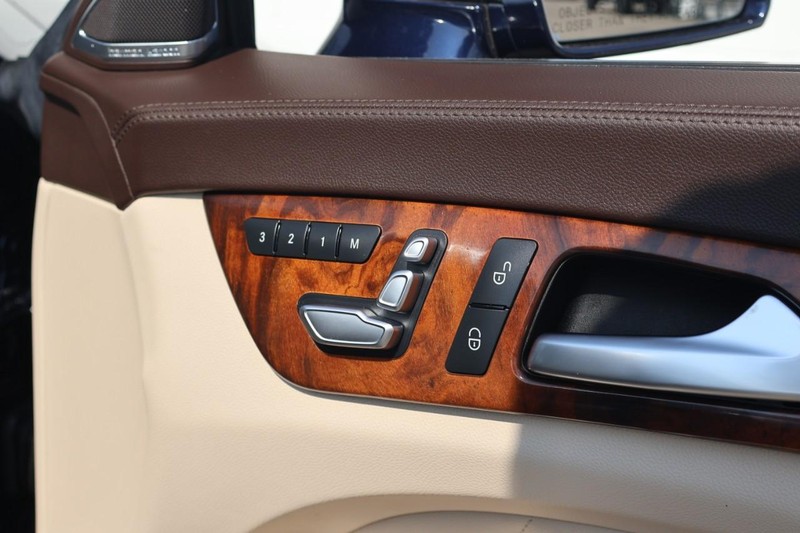 Mercedes-Benz CLS 400 Vehicle Full-screen Gallery Image 24