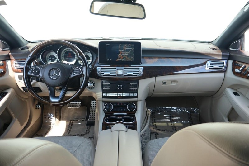 Mercedes-Benz CLS 400 Vehicle Full-screen Gallery Image 28