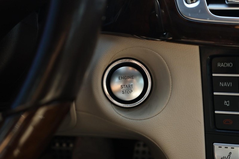 Mercedes-Benz CLS 400 Vehicle Full-screen Gallery Image 31