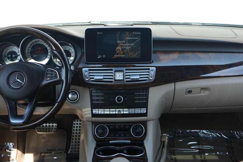 Mercedes-Benz CLS 400 Vehicle Full-screen Gallery Image 32