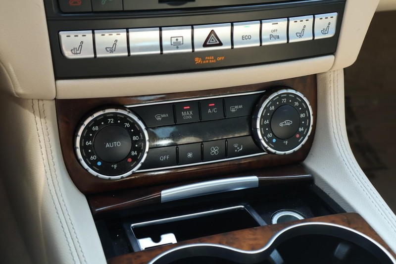 Mercedes-Benz CLS 400 Vehicle Full-screen Gallery Image 37