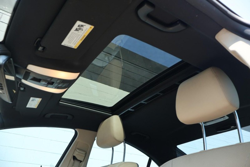 Mercedes-Benz CLS 400 Vehicle Full-screen Gallery Image 42