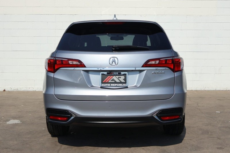 Acura RDX Vehicle Full-screen Gallery Image 06