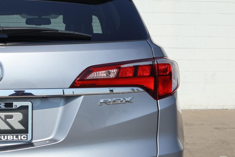 Acura RDX Vehicle Full-screen Gallery Image 07