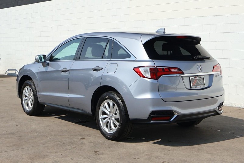 Acura RDX Vehicle Full-screen Gallery Image 11