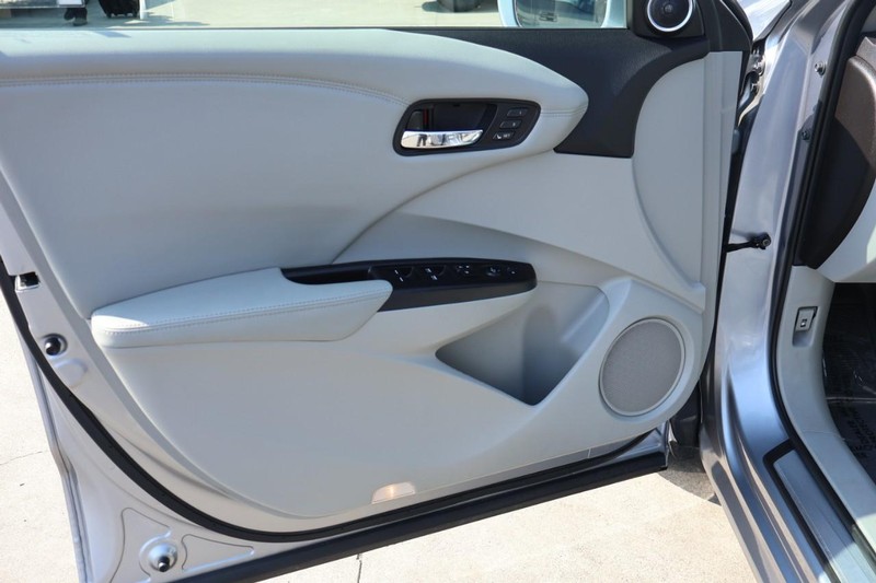 Acura RDX Vehicle Full-screen Gallery Image 18