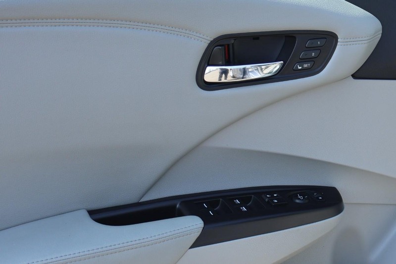 Acura RDX Vehicle Full-screen Gallery Image 19