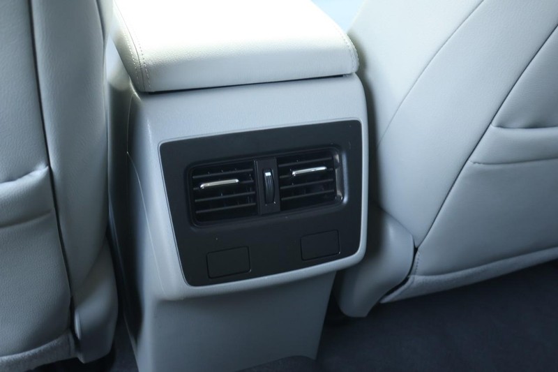 Acura RDX Vehicle Full-screen Gallery Image 29