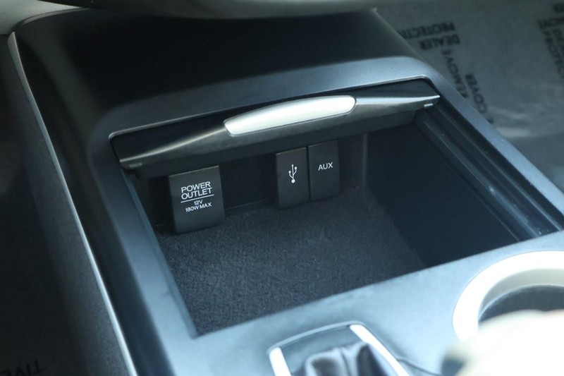 Acura RDX Vehicle Full-screen Gallery Image 41