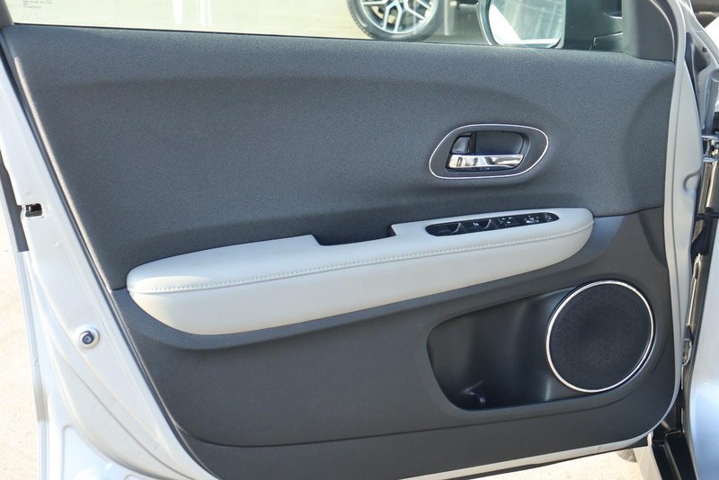 Honda HR-V Vehicle Full-screen Gallery Image 15