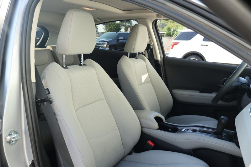 Honda HR-V Vehicle Full-screen Gallery Image 23