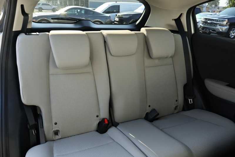 Honda HR-V Vehicle Full-screen Gallery Image 24