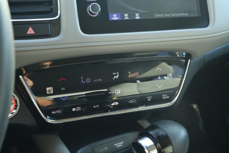 Honda HR-V Vehicle Full-screen Gallery Image 35