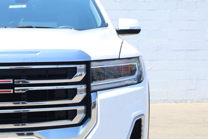 GMC Acadia Vehicle Full-screen Gallery Image 03