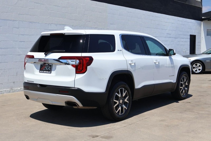 GMC Acadia Vehicle Full-screen Gallery Image 05