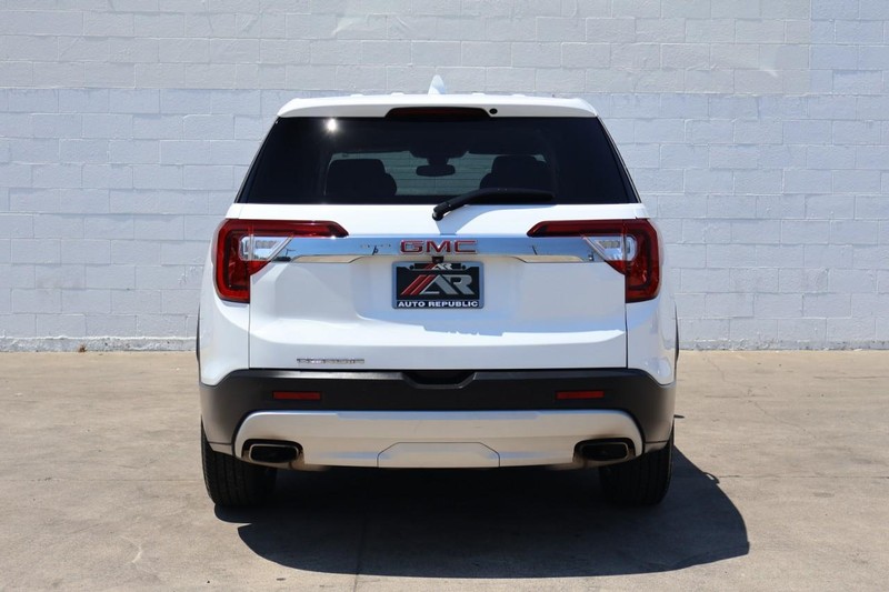 GMC Acadia Vehicle Full-screen Gallery Image 06