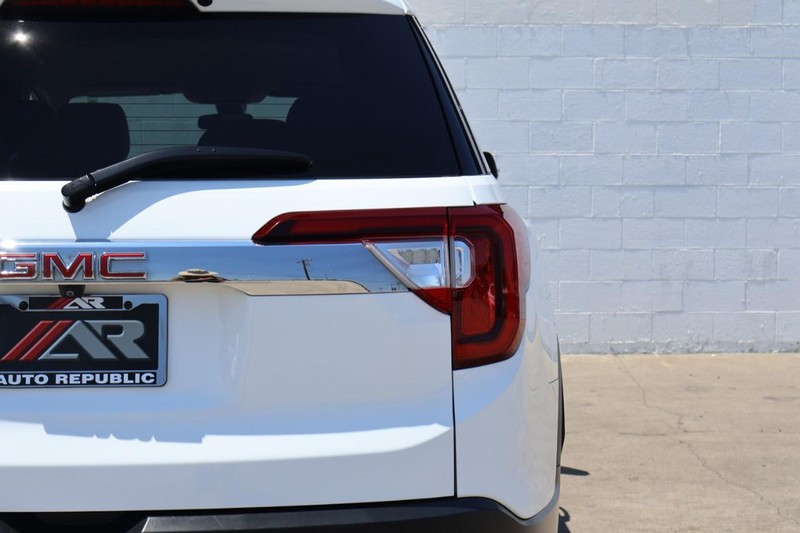 GMC Acadia Vehicle Full-screen Gallery Image 07