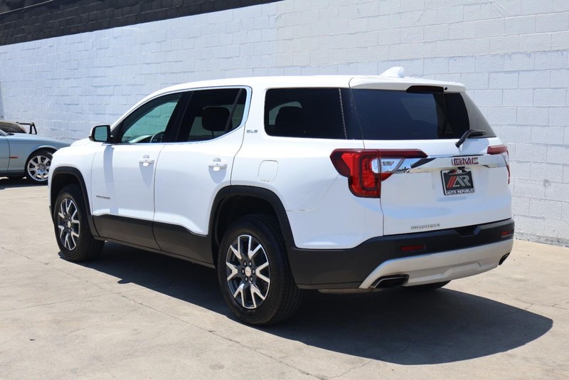 GMC Acadia Vehicle Full-screen Gallery Image 10