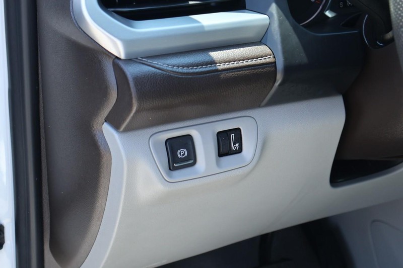 GMC Acadia Vehicle Full-screen Gallery Image 19