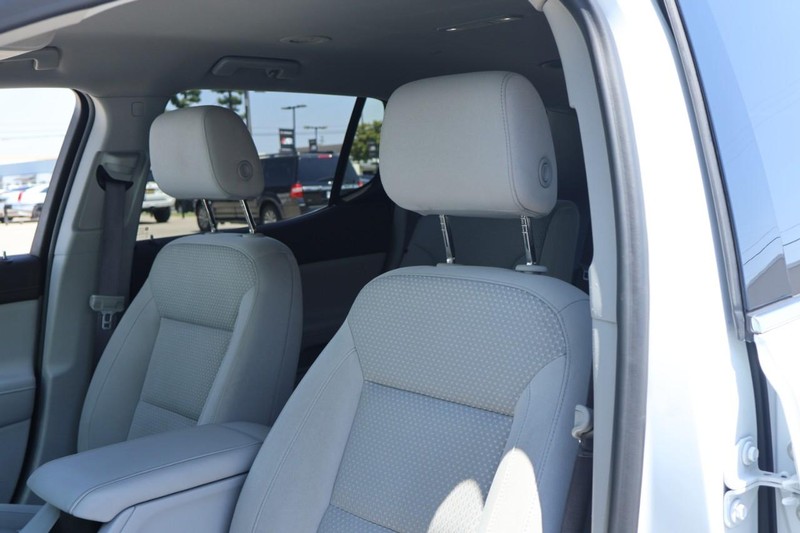 GMC Acadia Vehicle Full-screen Gallery Image 21