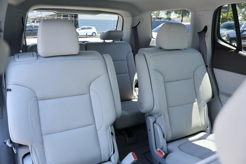 GMC Acadia Vehicle Full-screen Gallery Image 24