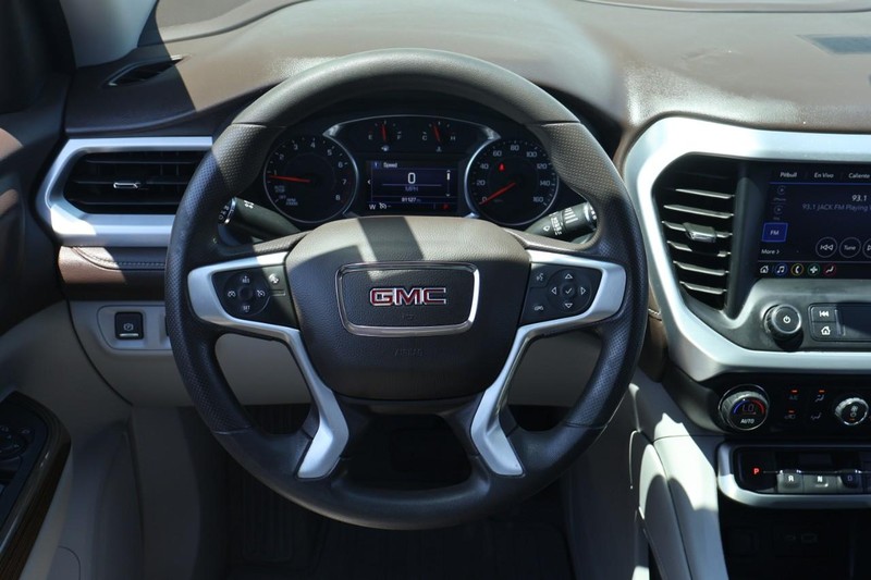GMC Acadia Vehicle Full-screen Gallery Image 29