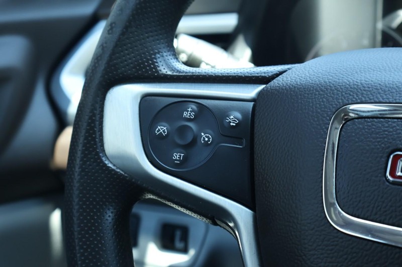 GMC Acadia Vehicle Full-screen Gallery Image 30