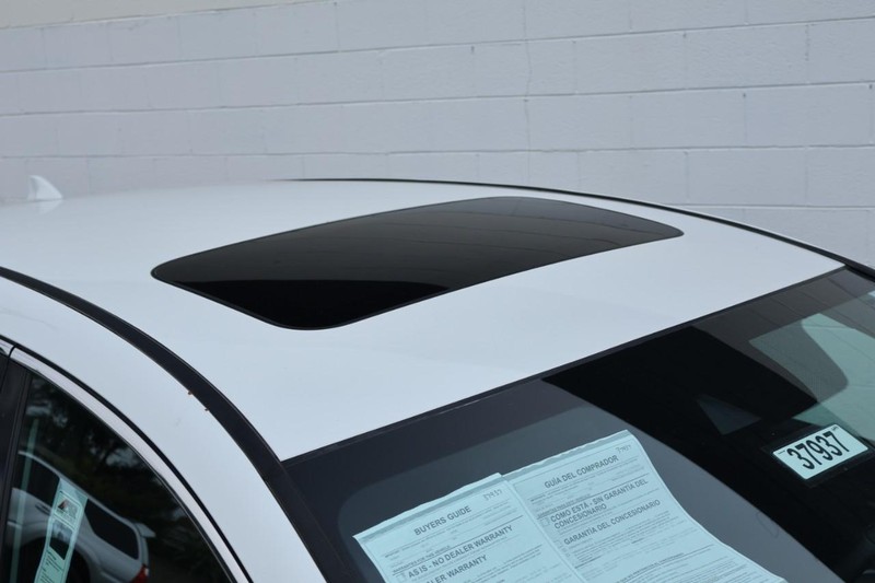 Honda CR-V Vehicle Full-screen Gallery Image 15