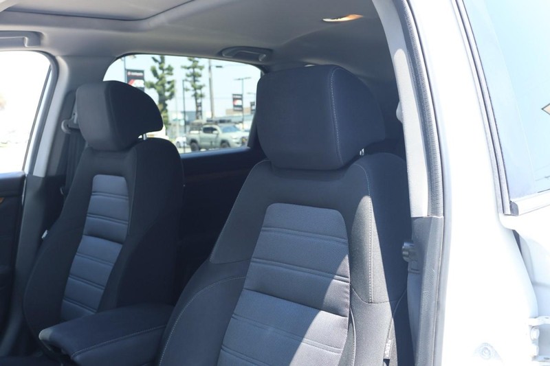 Honda CR-V Vehicle Full-screen Gallery Image 24