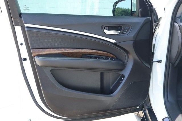 Acura MDX Vehicle Full-screen Gallery Image 17