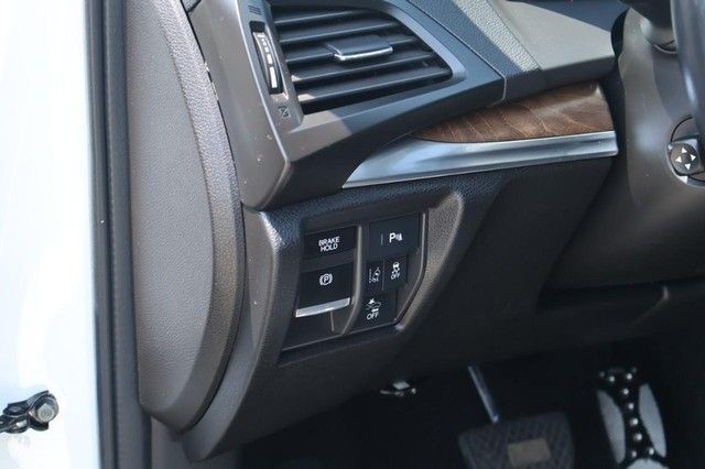 Acura MDX Vehicle Full-screen Gallery Image 20