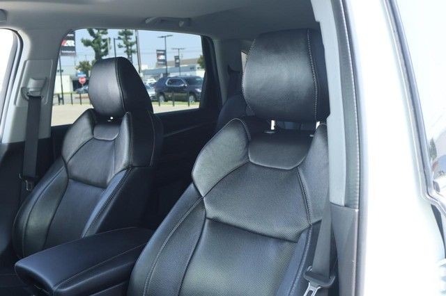 Acura MDX Vehicle Full-screen Gallery Image 23