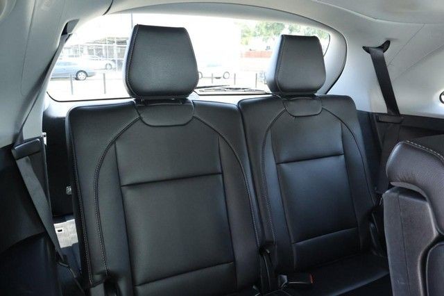 Acura MDX Vehicle Full-screen Gallery Image 28
