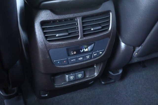 Acura MDX Vehicle Full-screen Gallery Image 29
