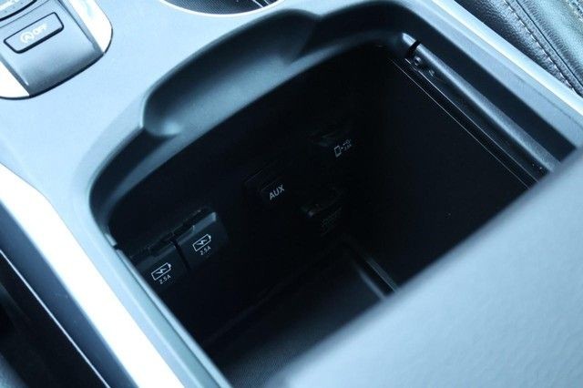 Acura MDX Vehicle Full-screen Gallery Image 43