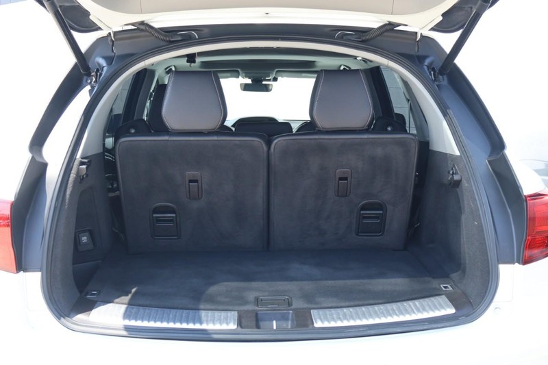 Acura MDX Vehicle Full-screen Gallery Image 09