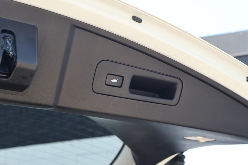 Acura MDX Vehicle Full-screen Gallery Image 10