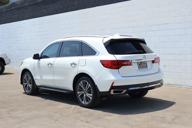 Acura MDX Vehicle Full-screen Gallery Image 11